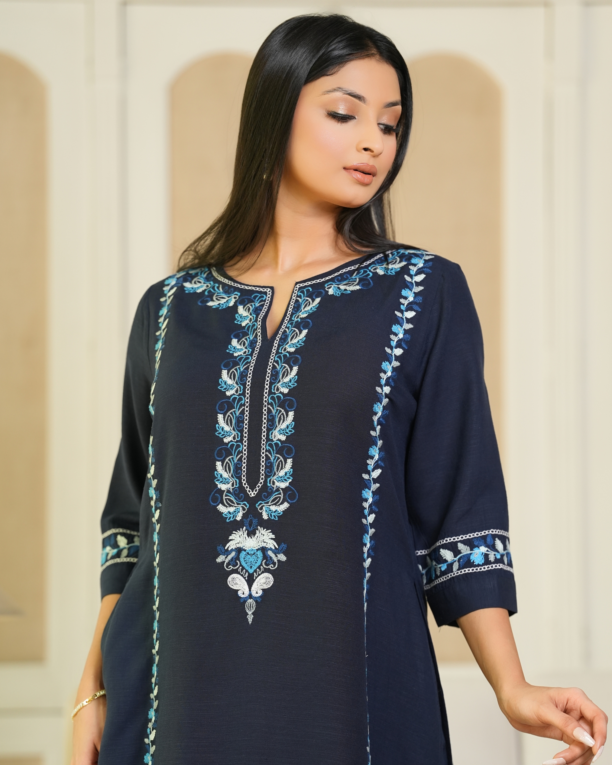 Embroidery Detail Kurta Top and Pants Set - Image 2