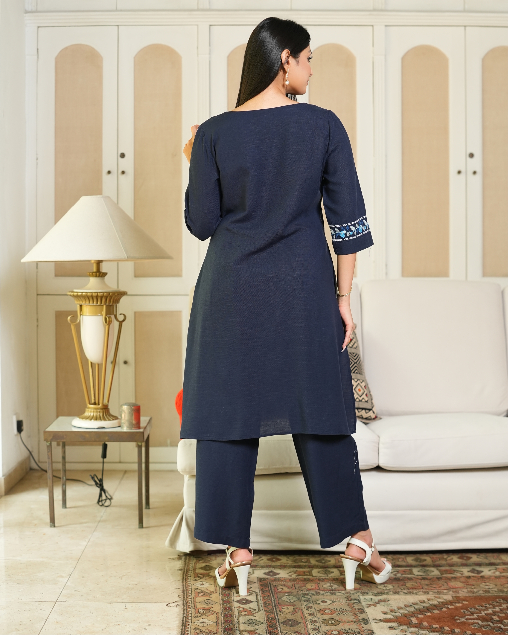 Embroidery Detail Kurta Top and Pants Set - Image 5